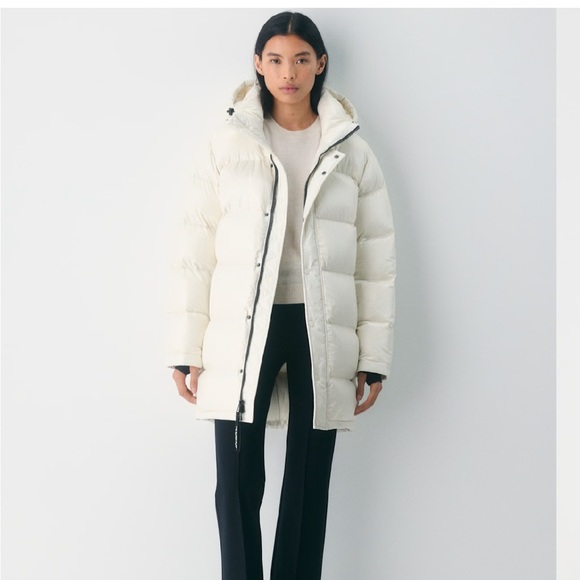 Aritzia Super Puff Jacket - fit as xs - Picture 3 of 5